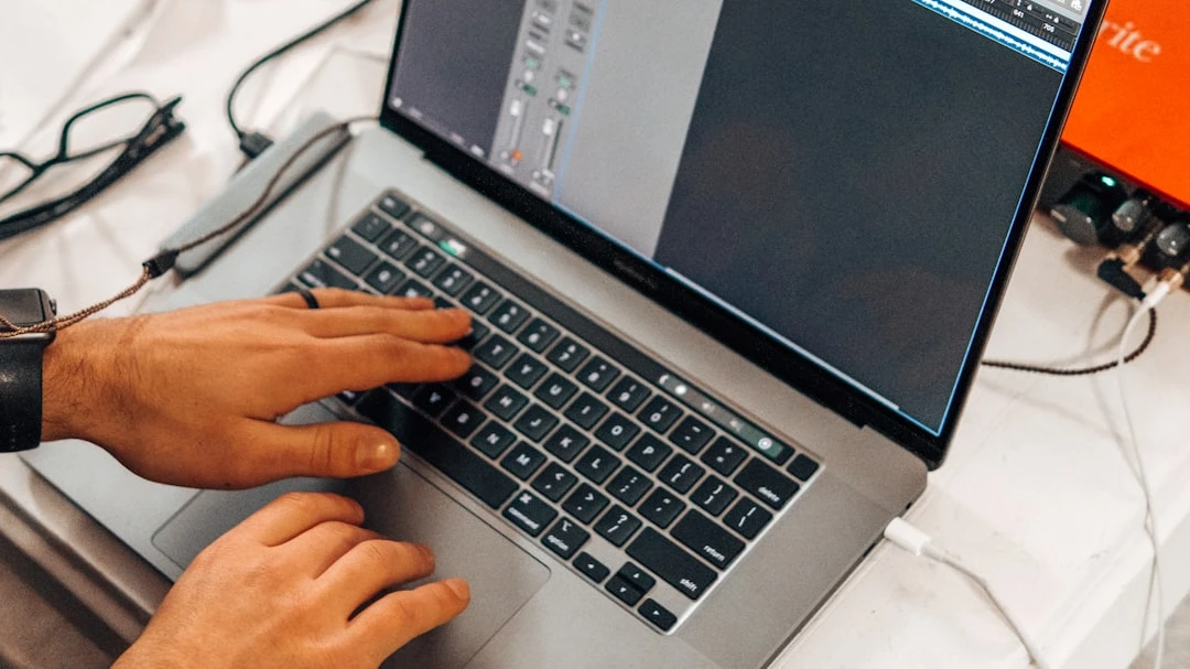 Backlink Management IO trên máy tính xách tay