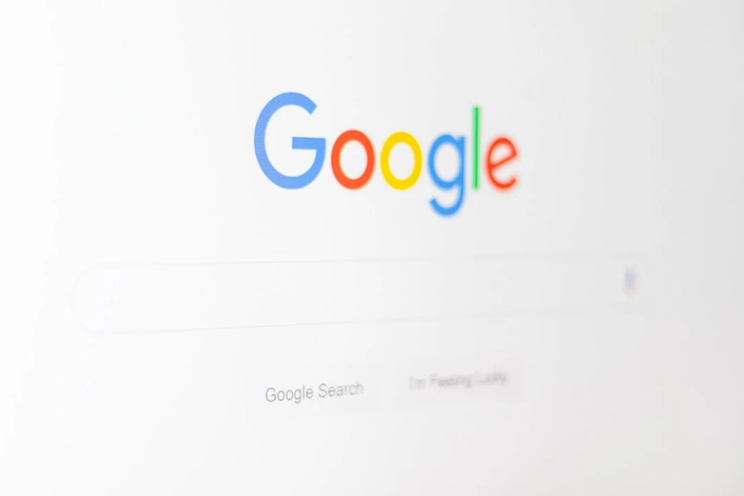 Biểu tượng cảnh báo Google penalty liên quan đến backlink spam và automated backlink generator tool