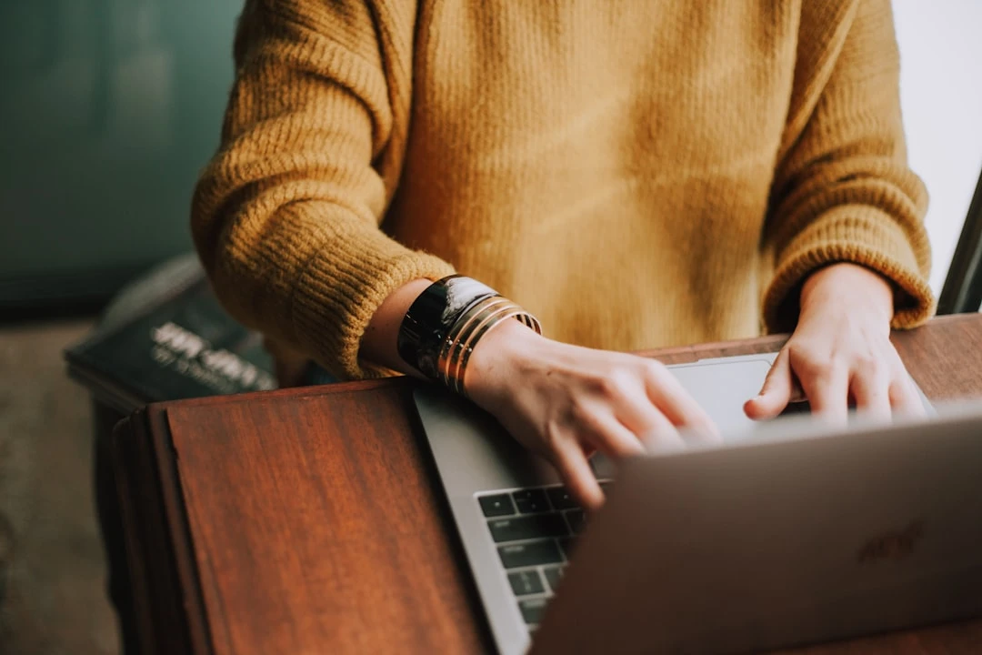 Chuyên gia SEO phân tích backlink quality metrics YouTube bằng tools chuyên nghiệp