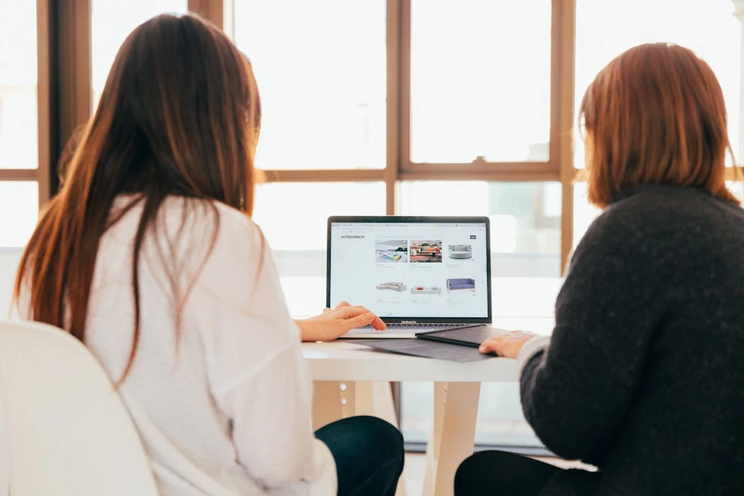 Dashboard Ahrefs hiển thị những backlink chất lượng thấp từ dịch vụ mua backlinkaz